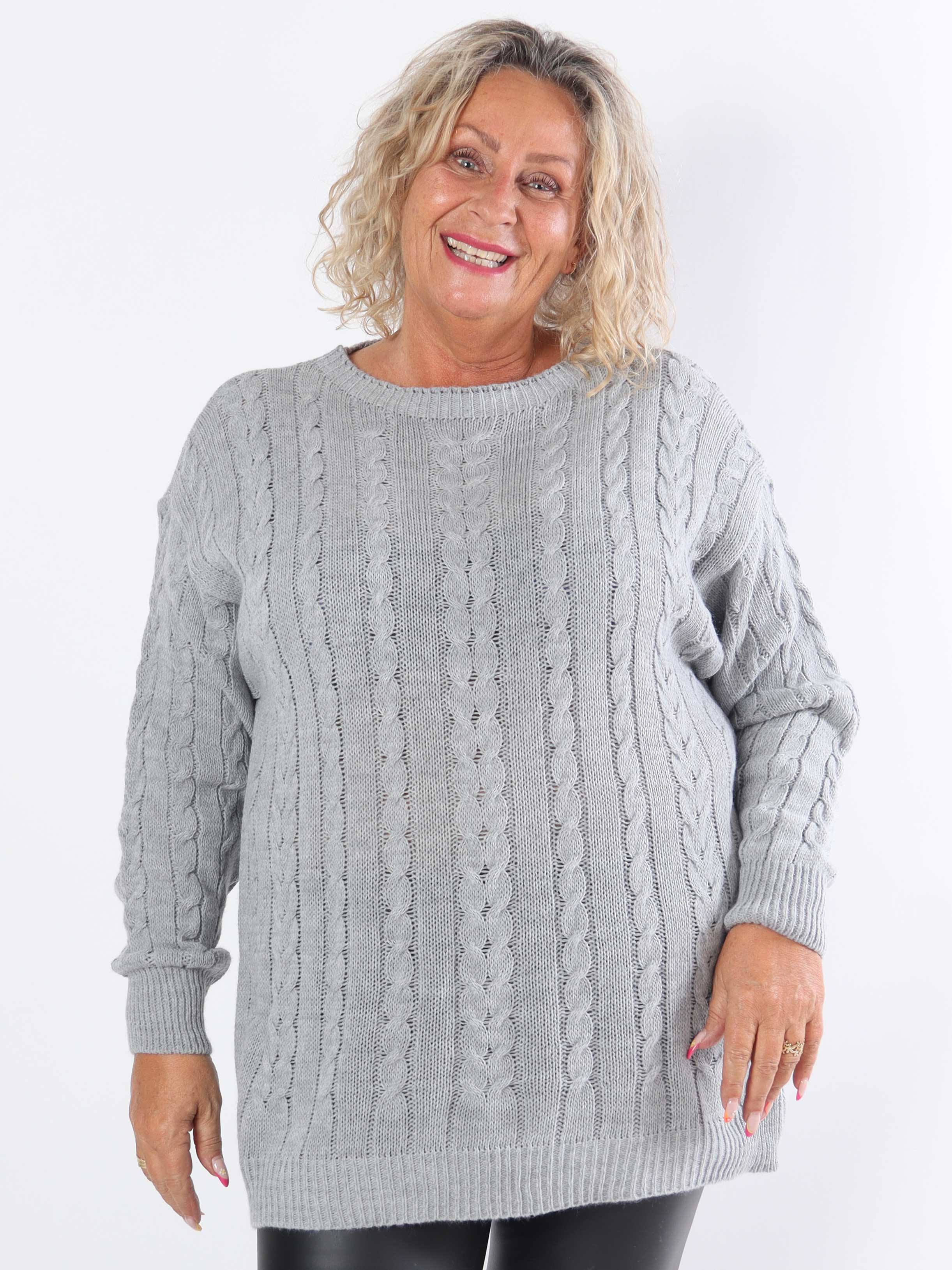 Annisa - Plus size striktrøje med kabelstrik